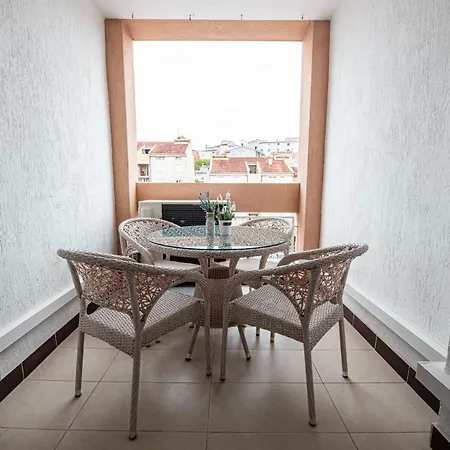 Ancalagon Apartment *