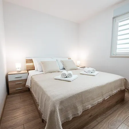 Ancalagon Apartment *