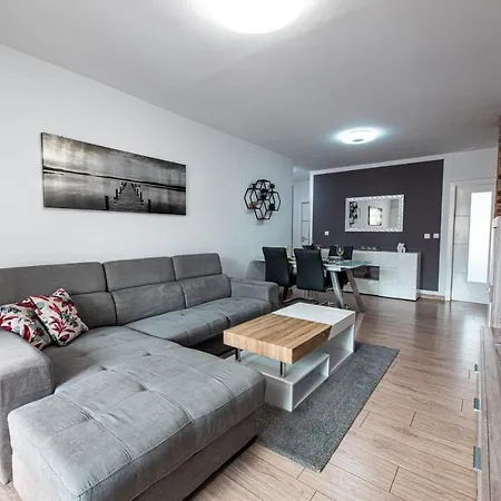 Ancalagon Apartment Split